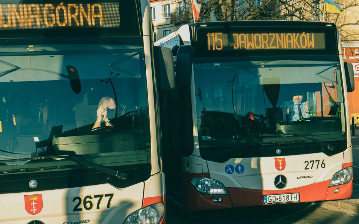 Jak dojechać do US Grodzisk KM, WKD i autobusem?